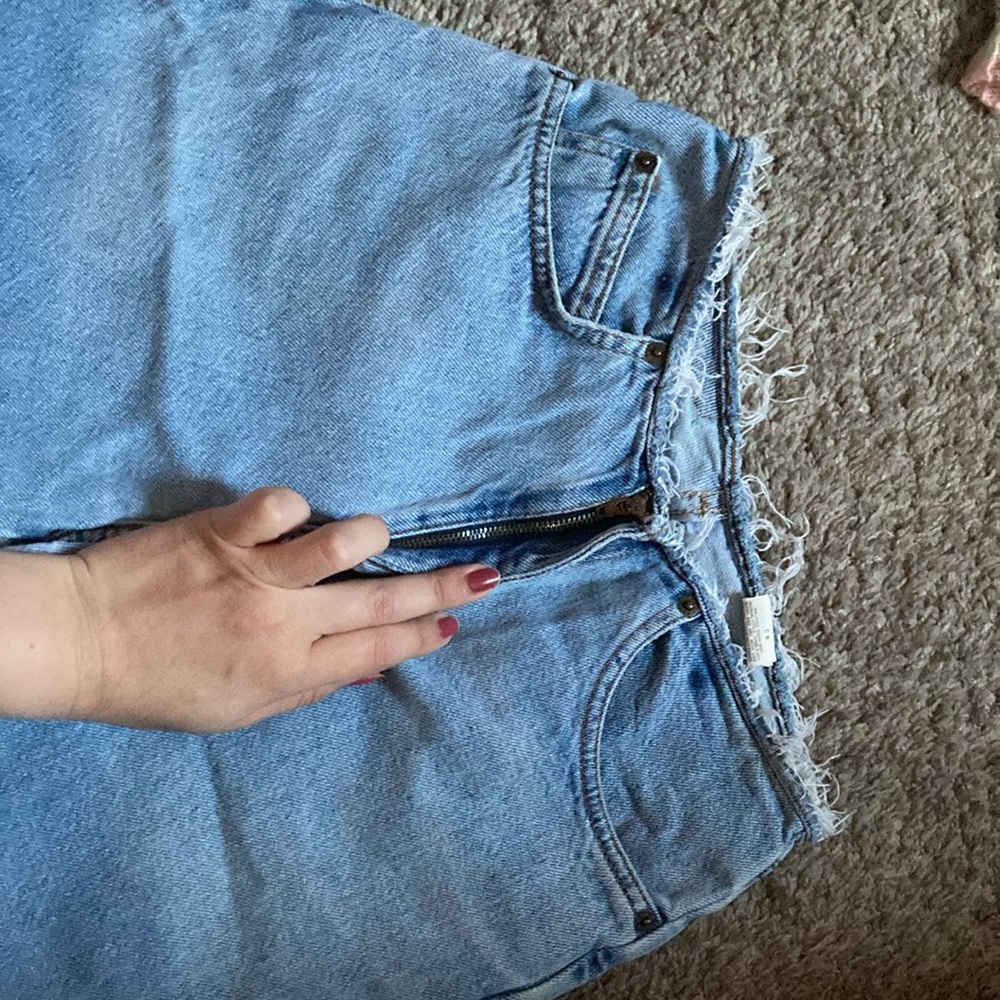 Orange tab Levi’s shorts - Picture 4 of 10